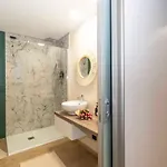 Enjoy Room- Con Parcheggio Gratuito E Colazione Deliziosa ! Daire *