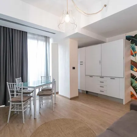 Enjoy Room- Con Parcheggio Gratuito E Colazione Deliziosa !